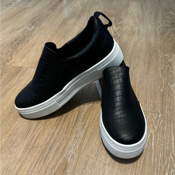 CROCODILE- EMBOSSED PLATFORM SLIP ON SNEAKERS - Picture 2 of 6
